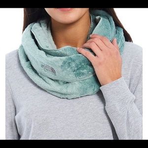 NWT The North Face Dillards Exclusive osito infinity scarf jadeite green